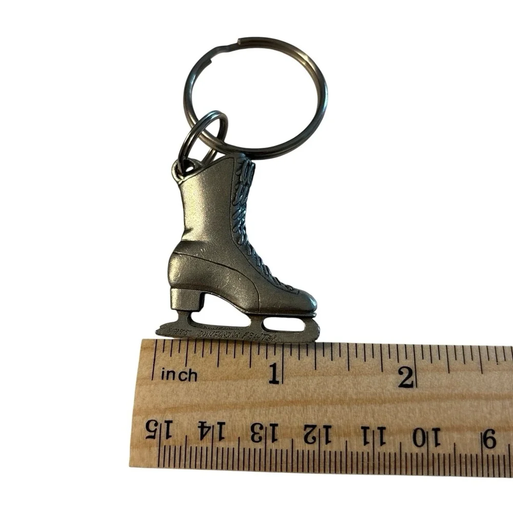 1995 Danforth Pewter Ice Figure Skates Keychain Silver Tone Vintage Winter Sport